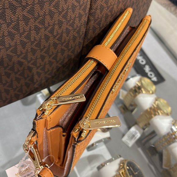 MICHAEL KORS JST LG DOUBLE ZIP WRISTLET WALLET PHONE HOLDER 
Cider Multi 
NWT - Picture 5 of 16